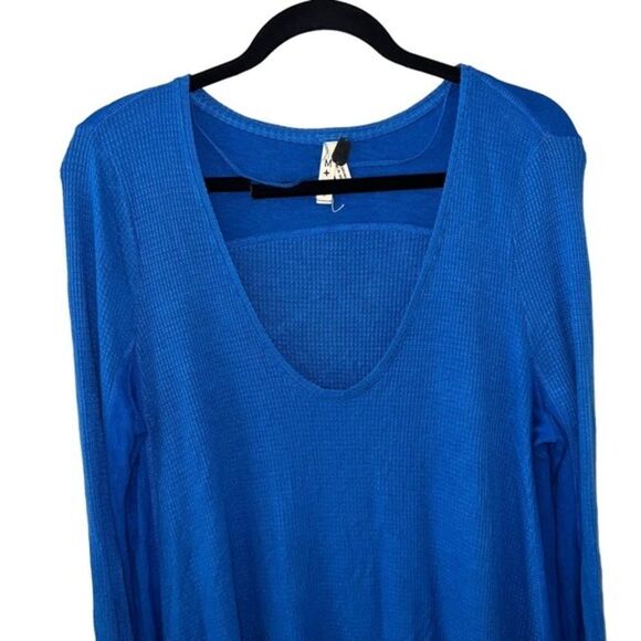 We The Free Malibu soft knit Thermal Blue oversized distressed Top - Picture 4 of 11